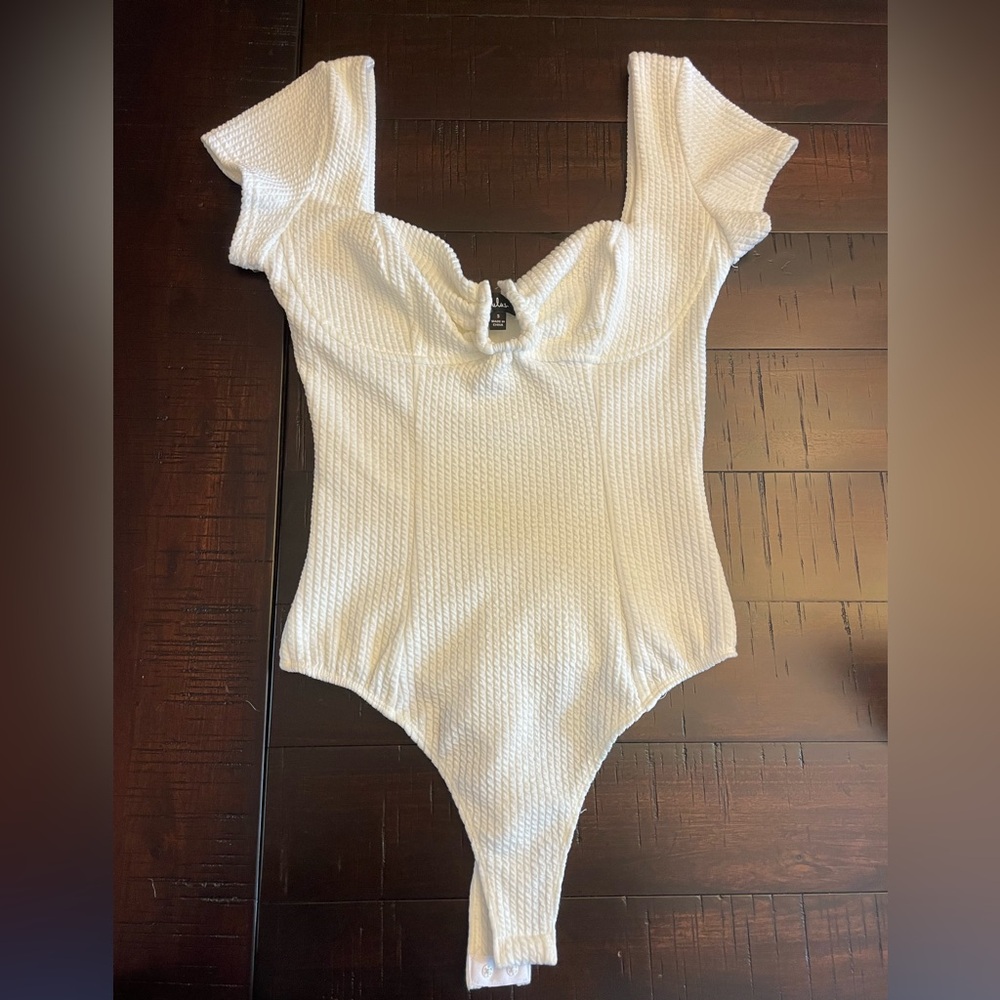 Lulus white bodysuit top with sweetheart neckline (size small)
